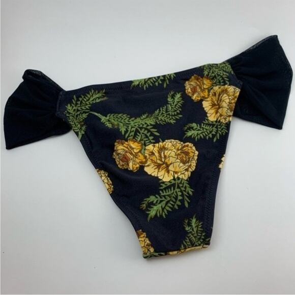 💗 3/$10 💗 NEW Revolve Some Days Lovin' River Run Floral Bikini Bottoms XS - Picture 4 of 10